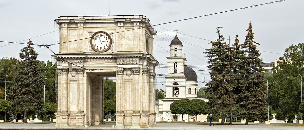 Triumpfbogen und Kathedrale der Geburt des Herrn in Kischinau