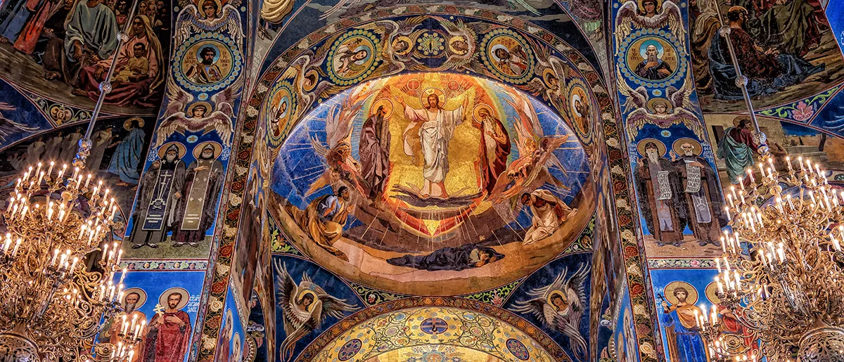 Deckenansicht im Inneren der Auferstehungskirche in Sankt Petersburg Deckenansicht im Inneren der Auferstehungskirche in Sankt Petersburg