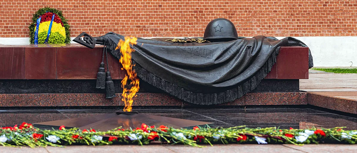 Grabmal des unbekannten Soldaten im Alexandergarten in Moskau