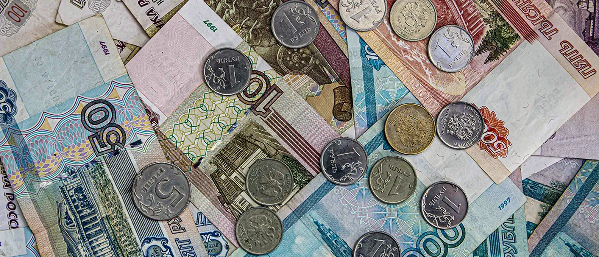 Russische Rubel in Scheinen und Kleingeld