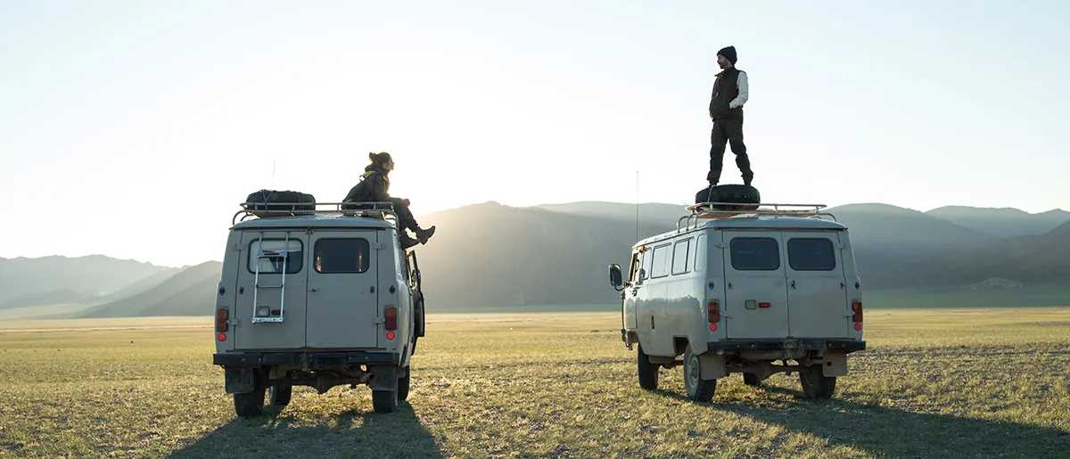 zwei UAZ-452 in der Steppe zwei UAZ-452 in der Steppe